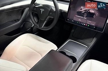 Седан Tesla Model 3 2023 в Києві