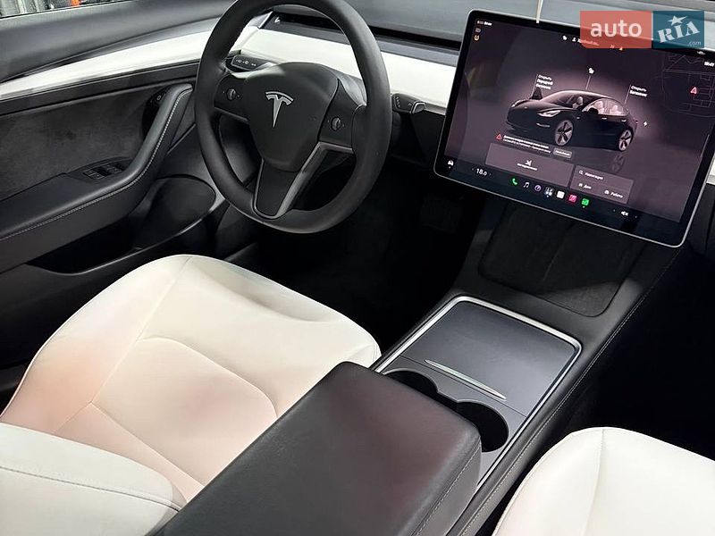 Седан Tesla Model 3 2023 в Києві