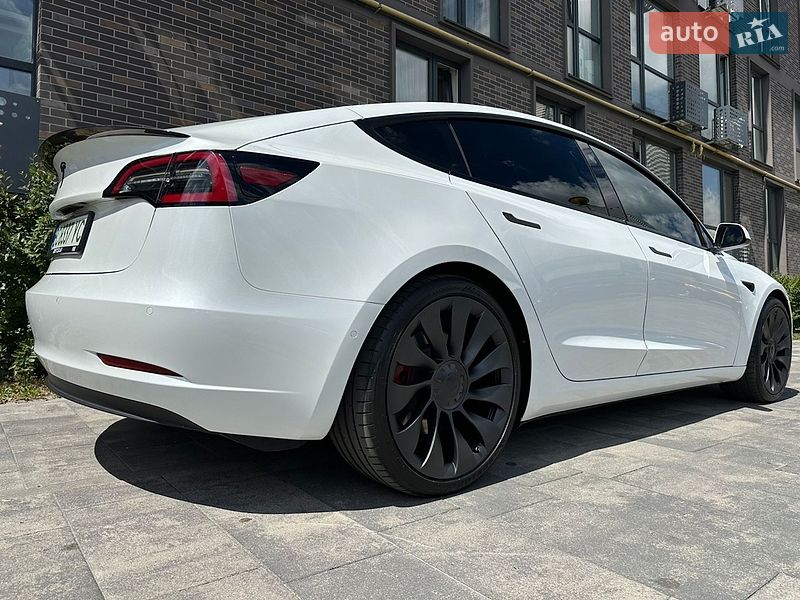Седан Tesla Model 3 2021 в Львове