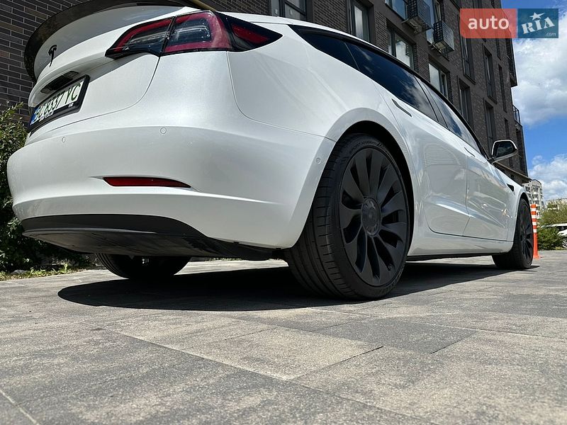 Седан Tesla Model 3 2021 в Львове