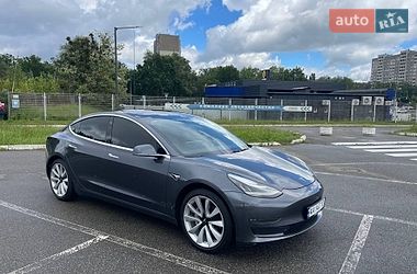 Седан Tesla Model 3 2019 в Киеве