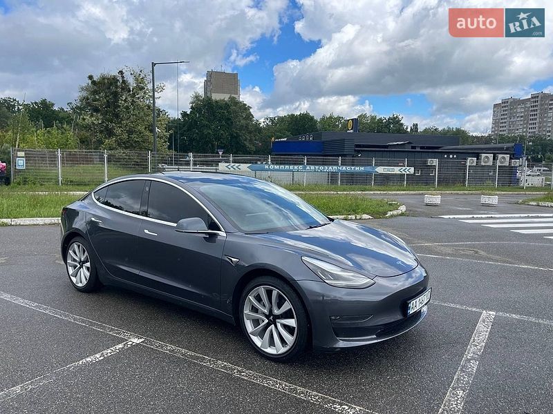 Седан Tesla Model 3 2019 в Киеве
