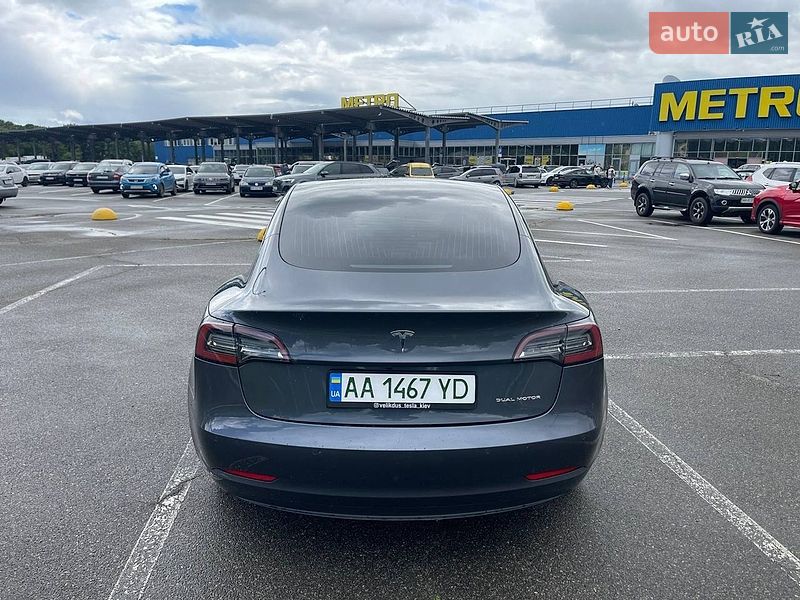 Седан Tesla Model 3 2019 в Киеве