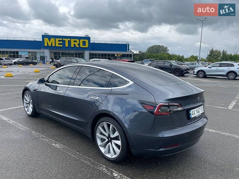 Седан Tesla Model 3 2019 в Киеве