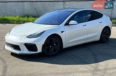 Седан Tesla Model 3 2019 в Киеве