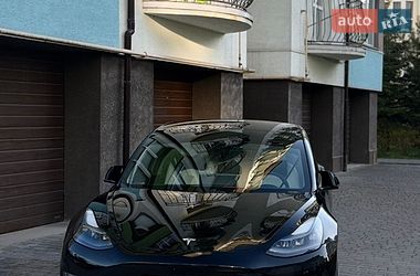 Седан Tesla Model 3 2021 в Ивано-Франковске