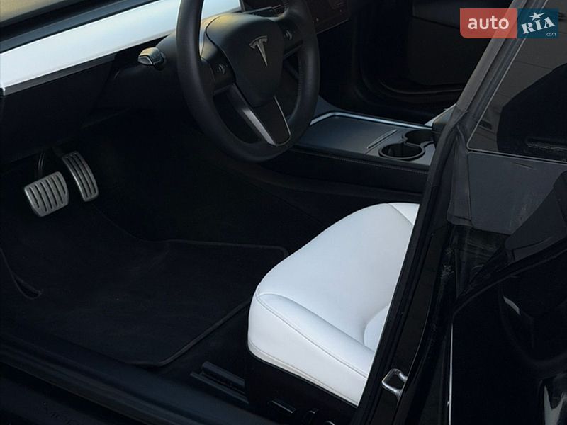 Седан Tesla Model 3 2021 в Івано-Франківську