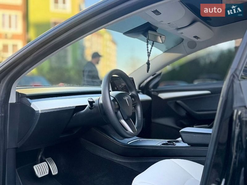 Седан Tesla Model 3 2021 в Івано-Франківську