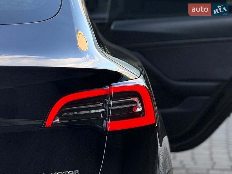 Седан Tesla Model 3 2021 в Івано-Франківську