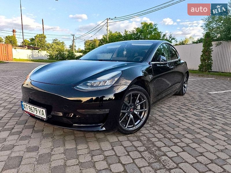 Седан Tesla Model 3 2020 в Ивано-Франковске