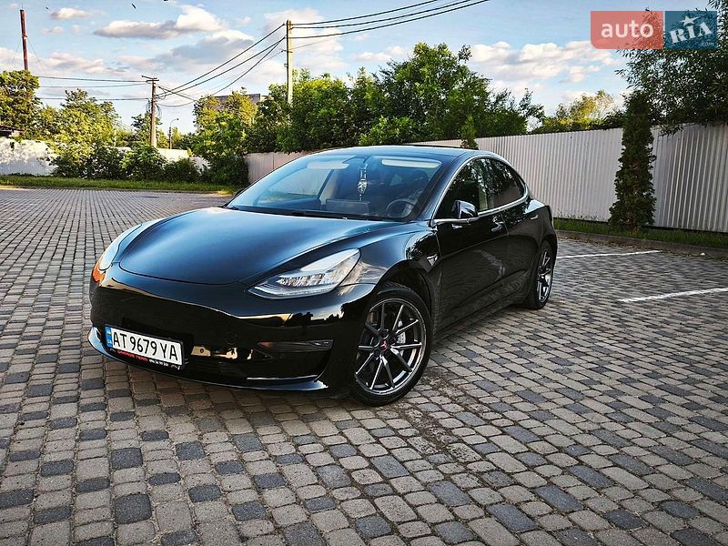 Седан Tesla Model 3 2020 в Ивано-Франковске