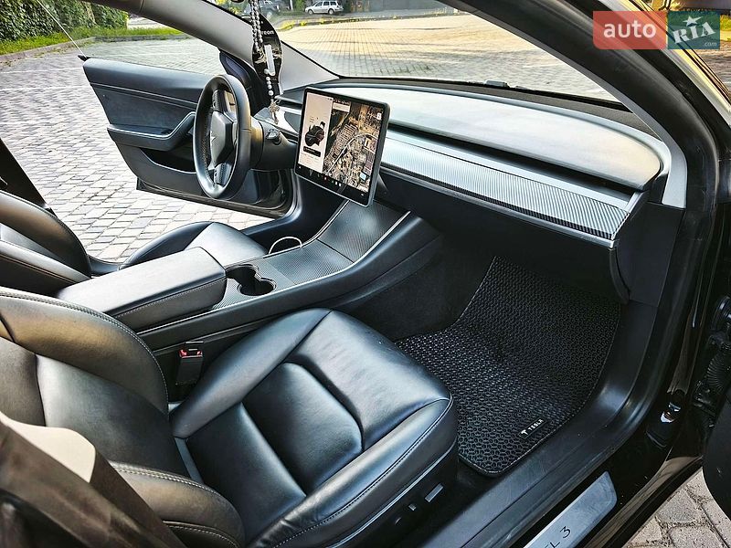 Седан Tesla Model 3 2020 в Ивано-Франковске