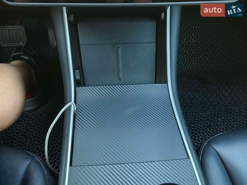 Седан Tesla Model 3 2020 в Ивано-Франковске