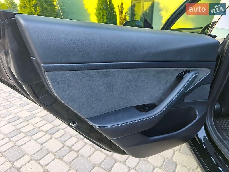 Седан Tesla Model 3 2020 в Ивано-Франковске