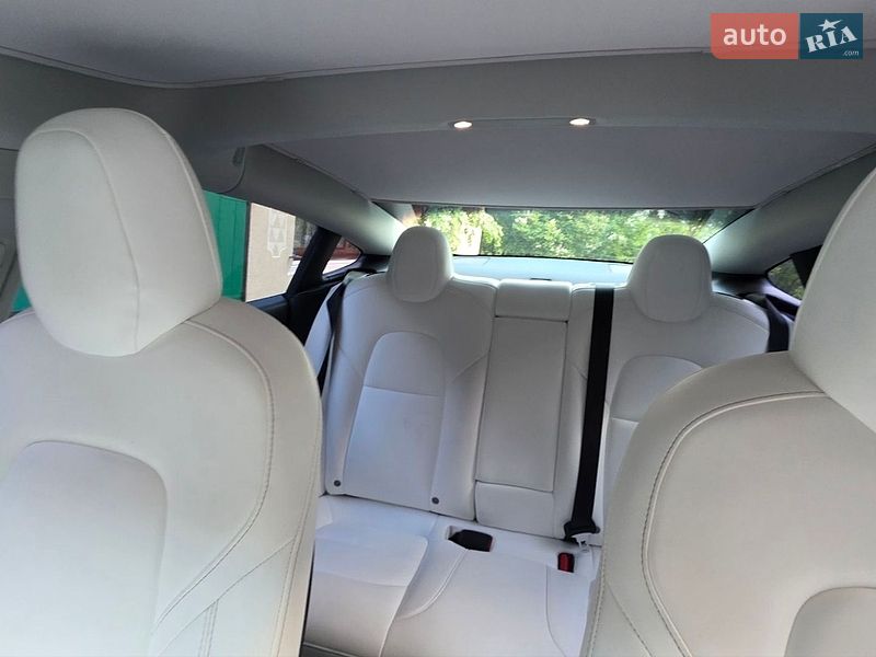 Седан Tesla Model 3 2019 в Тернополі