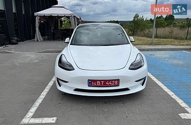 Седан Tesla Model 3 2023 в Долині