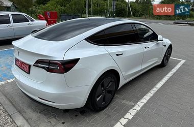 Седан Tesla Model 3 2023 в Долині