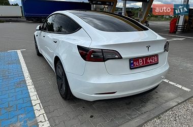 Седан Tesla Model 3 2023 в Долині