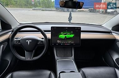 Седан Tesla Model 3 2023 в Долині