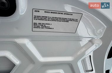 Седан Tesla Model 3 2023 в Долині