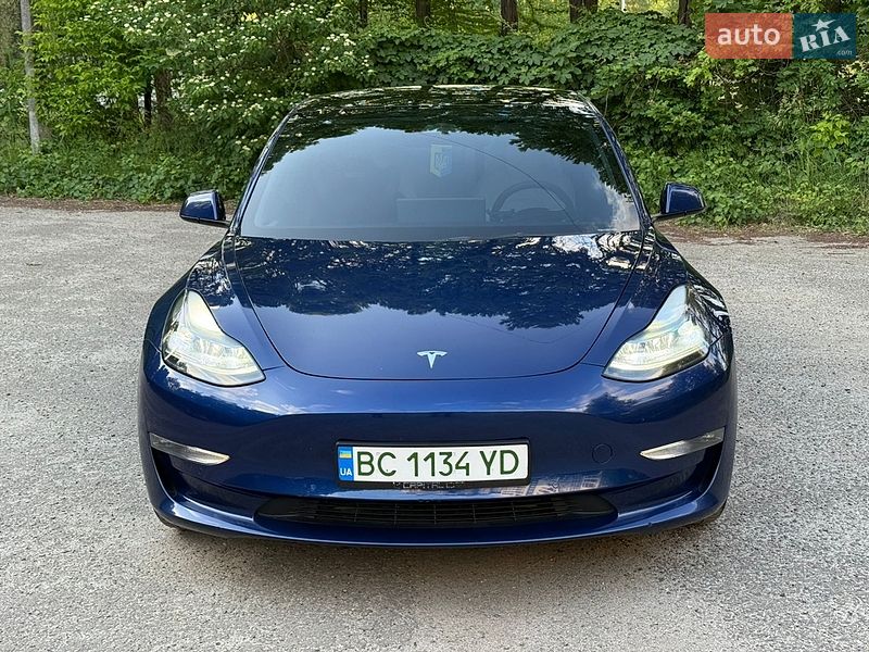 Седан Tesla Model 3 2022 в Львові