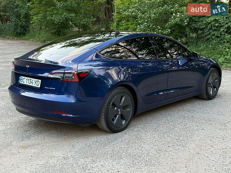 Седан Tesla Model 3 2022 в Львові