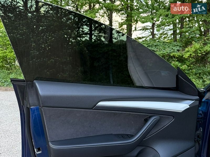 Седан Tesla Model 3 2022 в Львові