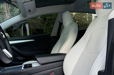 Седан Tesla Model 3 2022 в Львові