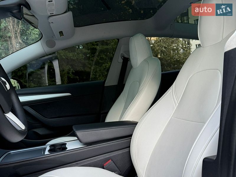 Седан Tesla Model 3 2022 в Львові