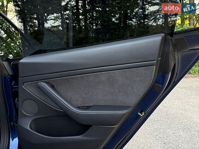 Седан Tesla Model 3 2022 в Львові