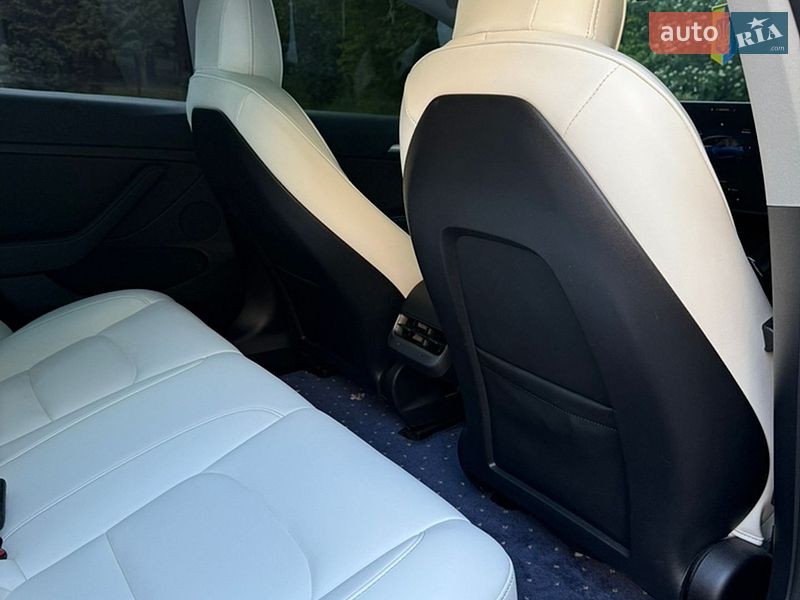 Седан Tesla Model 3 2022 в Львові