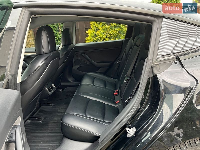 Седан Tesla Model 3 2022 в Луцьку