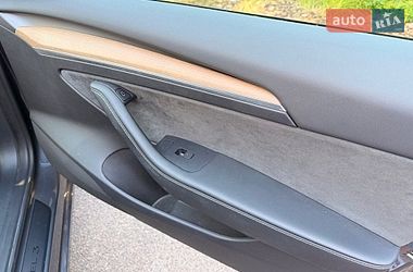 Седан Tesla Model 3 2021 в Києві