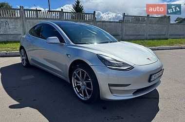 Седан Tesla Model 3 2018 в Киеве