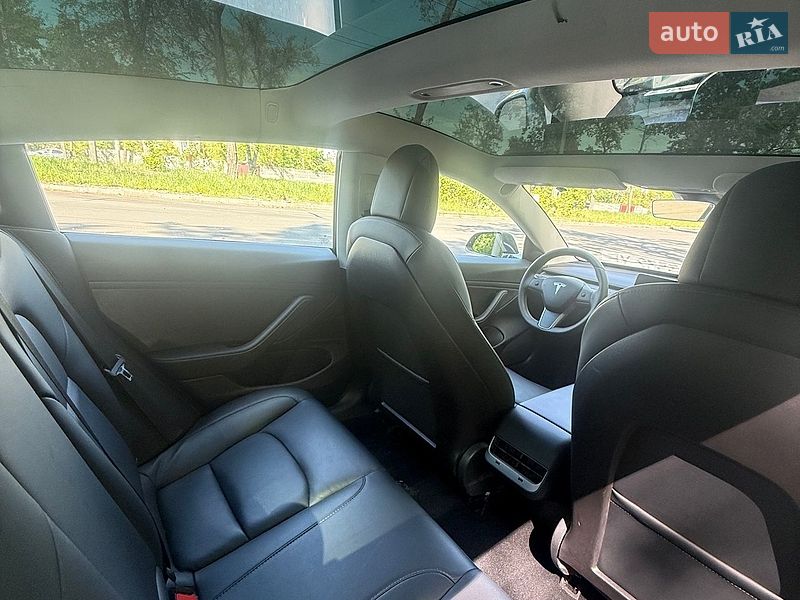 Седан Tesla Model 3 2020 в Києві