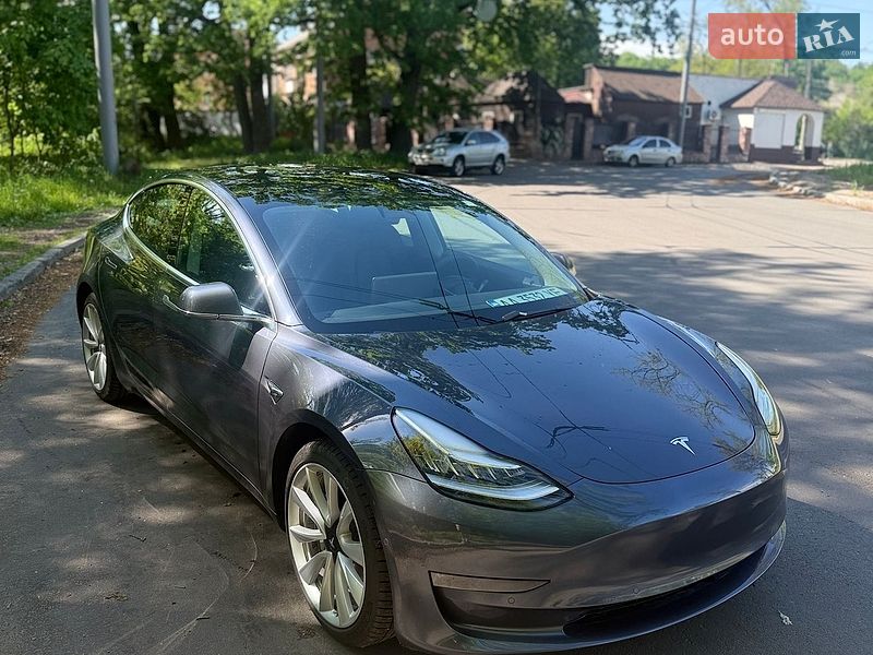 Седан Tesla Model 3 2020 в Києві