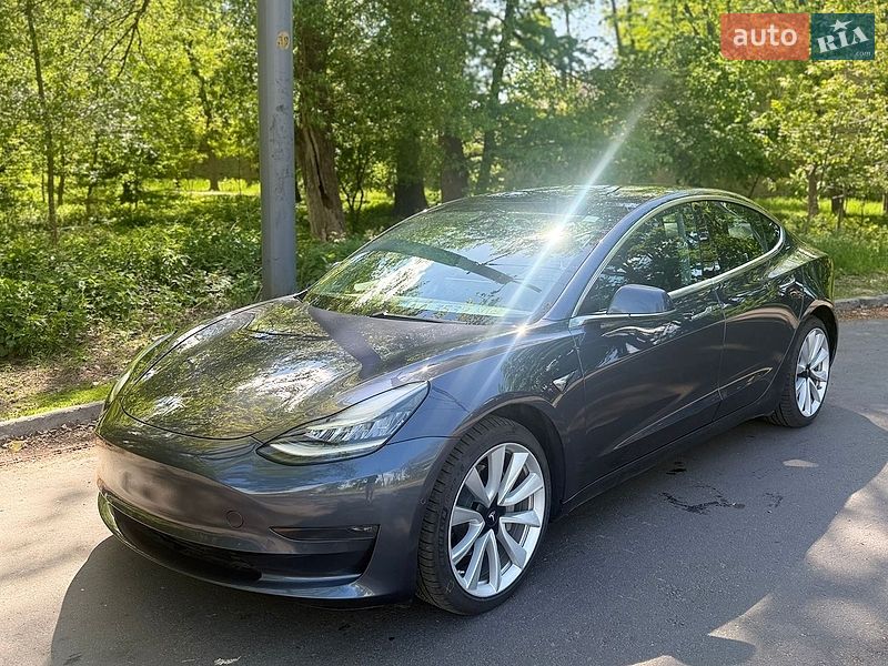 Tesla Model 3 2020