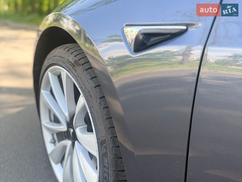 Седан Tesla Model 3 2020 в Києві