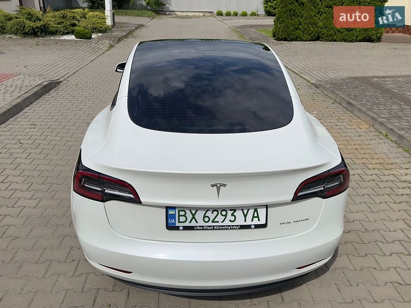 Седан Tesla Model 3 2021 в Хмельницком
