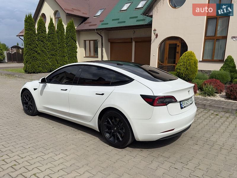 Седан Tesla Model 3 2021 в Хмельницком