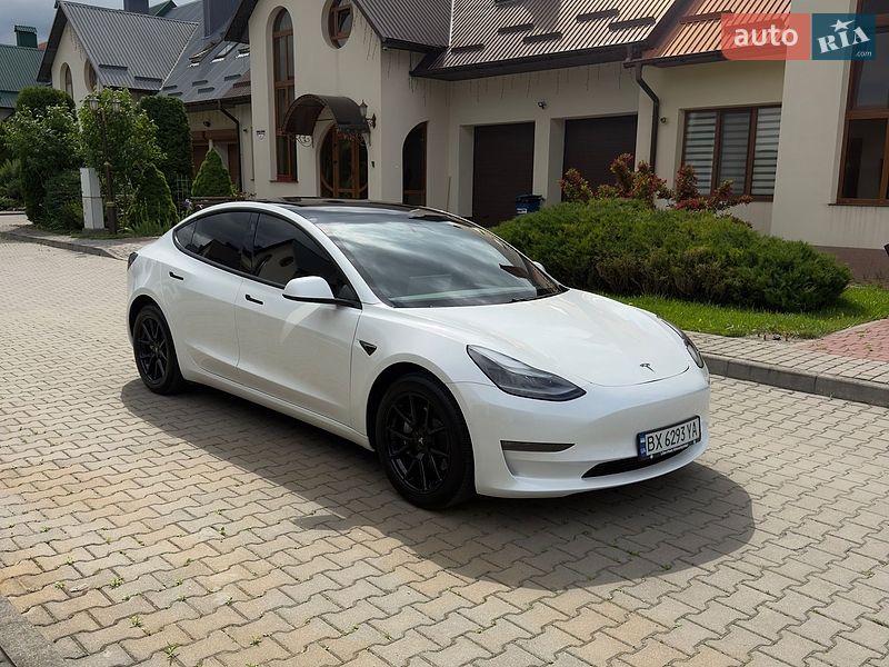 Седан Tesla Model 3 2021 в Хмельницком