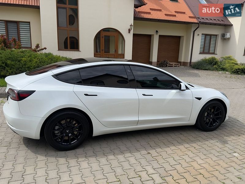Седан Tesla Model 3 2021 в Хмельницком