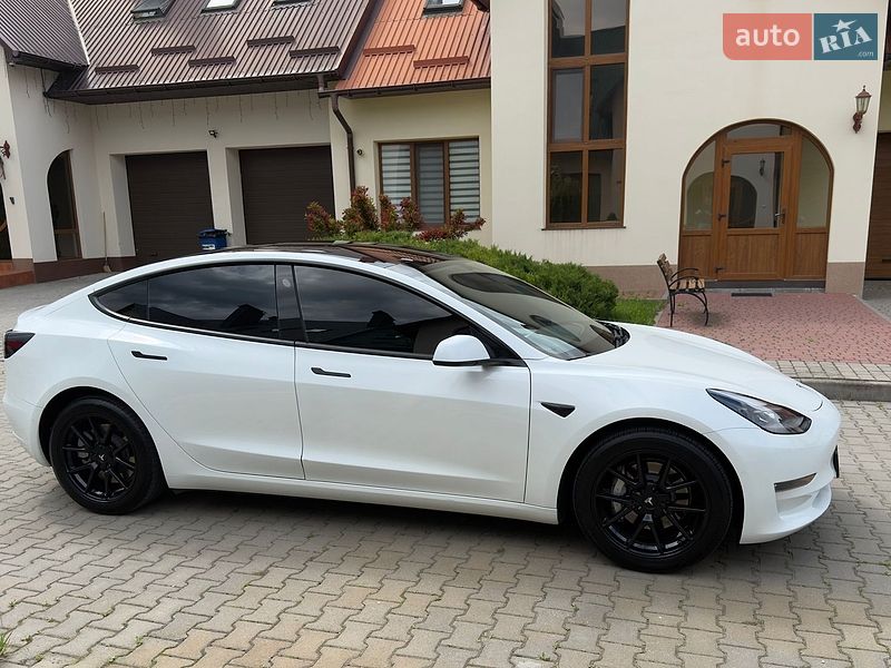 Седан Tesla Model 3 2021 в Хмельницком