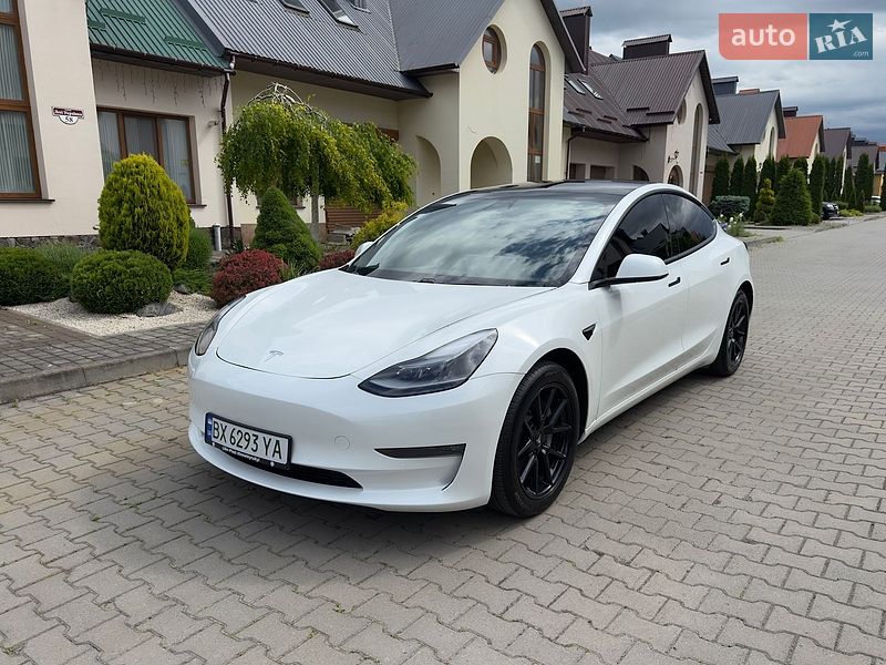 Седан Tesla Model 3 2021 в Хмельницком