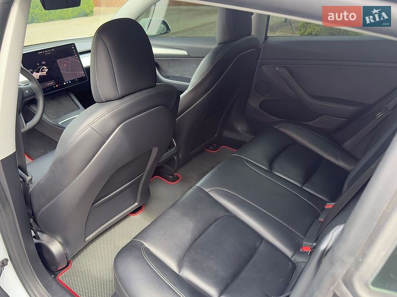 Седан Tesla Model 3 2021 в Хмельницком
