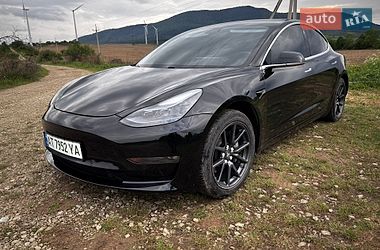 Седан Tesla Model 3 2018 в Долині