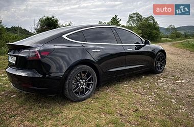 Седан Tesla Model 3 2018 в Долине