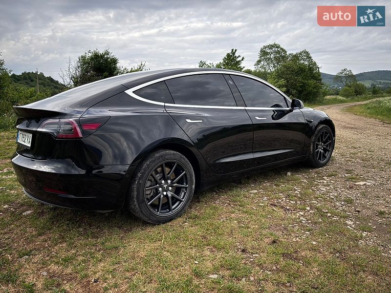 Седан Tesla Model 3 2018 в Долине