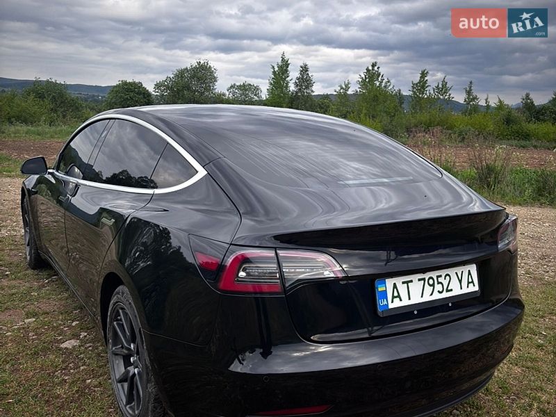 Седан Tesla Model 3 2018 в Долине