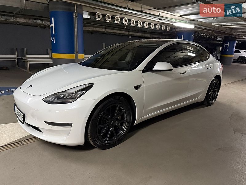 Седан Tesla Model 3 2018 в Києві